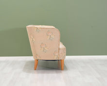 Lataa kuva Galleria-katseluun, Antiikkinen sohva beige