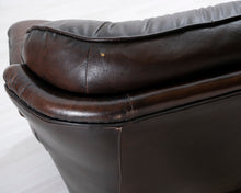 Lataa kuva Galleria-katseluun, 3-istuttava vintage nahkasohva tummanruskea