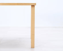 Lataa kuva Galleria-katseluun, Artek pöytä 70 x 80 cm koivu / vihreä