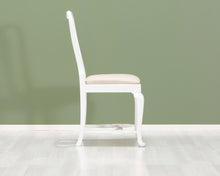Lataa kuva Galleria-katseluun, Antiikkinen tuoli valkoinen