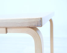 Lataa kuva Galleria-katseluun, Artek sivupöytä 75 x 75 cm koivu