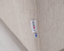 Lataa kuva Galleria-katseluun, 2-istuttava Hakolan vaalea vuodesohva