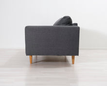 Lataa kuva Galleria-katseluun, 3-istuttava kangassohva harmaa