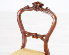 Lataa kuva Galleria-katseluun, Antiikkinen tuoli kangasistuimella