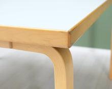 Lataa kuva Galleria-katseluun, Artek pöytä 120 x 120 cm koivu / valkoinen