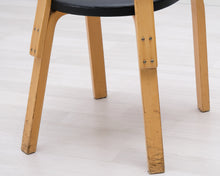 Lataa kuva Galleria-katseluun, Artek 69 tuoli koivu / musta nahka