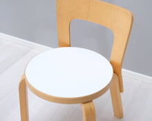 Lataa kuva Galleria-katseluun, Artek N65 lastentuoli koivu / valkoinen