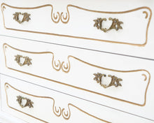 Lataa kuva Galleria-katseluun, Rokokootyylinen lipaso