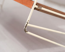 Lataa kuva Galleria-katseluun, String hylly