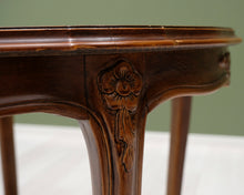 Lataa kuva Galleria-katseluun, Antiikkinen apupöytä