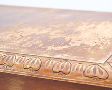 Lataa kuva Galleria-katseluun, Antiikkinen sivupöytä