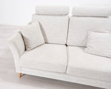 Lataa kuva Galleria-katseluun, 2-istuttava kangassohva vaaleanharmaa
