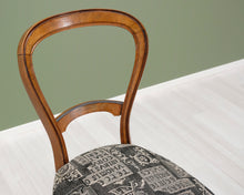 Lataa kuva Galleria-katseluun, Antiikkinen tuoli kangasistuimella