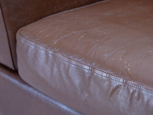 Lataa kuva Galleria-katseluun, 2-istuttava nahkasohva ruskea