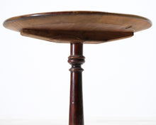 Lataa kuva Galleria-katseluun, Antiikkinen sivupöytä