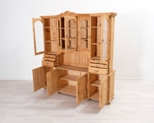 Lataa kuva Galleria-katseluun, Mäntykaappi