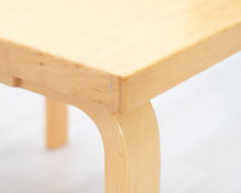Lataa kuva Galleria-katseluun, Artek sivupöytä 75 x 75 cm koivu