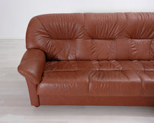 Lataa kuva Galleria-katseluun, 3-istuttava nahkasohva ruskea