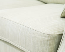 Lataa kuva Galleria-katseluun, 2-istuttava kangassohva vaaleanvihreä