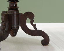 Lataa kuva Galleria-katseluun, Antiikkinen sivupöytä