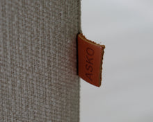 Lataa kuva Galleria-katseluun, Asko Lumi 3-istuttava kangassohva valkoinen