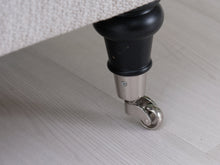 Lataa kuva Galleria-katseluun, 2-istuttava Howard-tyylinen kangassohva harmaa