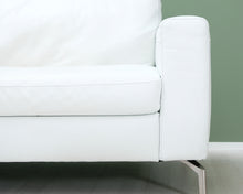 Lataa kuva Galleria-katseluun, 2-istuttava nahkasohva valkoinen