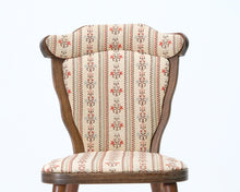 Lataa kuva Galleria-katseluun, Antiikkinen tuoli kangasistuimella