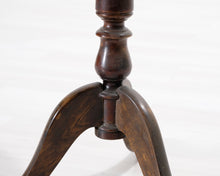 Lataa kuva Galleria-katseluun, Antiikkinen sivupöytä