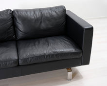 Lataa kuva Galleria-katseluun, 2,5-istuttava nahkasohva musta