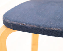 Lataa kuva Galleria-katseluun, Artek 69 tuoli koivu / tummansininen