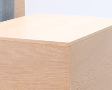 Lataa kuva Galleria-katseluun, 3-istuttava kangassohva ja sivupöytä