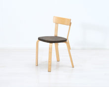 Lataa kuva Galleria-katseluun, Artek 69 tuoli kangasistuimella