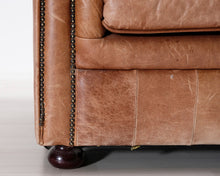 Lataa kuva Galleria-katseluun, 3-istuttava Chesterfield-tyylinen nahkasohva ruskea