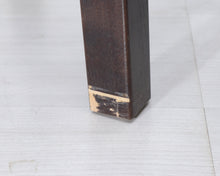 Lataa kuva Galleria-katseluun, Baaripöytä ja kaksi tuolia tummanruskea