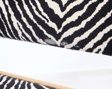 Lataa kuva Galleria-katseluun, Artek 611 tuoli seeprakankaalla II