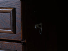 Lataa kuva Galleria-katseluun, Antiikkinen täyspuinen kirjoituspöytä