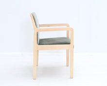Lataa kuva Galleria-katseluun, Artek Pentti Heinonen käsinojallinen tuoli