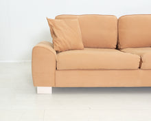 Lataa kuva Galleria-katseluun, Asko Kielo 2,5-istuttava kangassohva ruskea