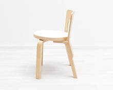 Lataa kuva Galleria-katseluun, Artek N65 lastentuoli koivu - valkoinen laminaatti