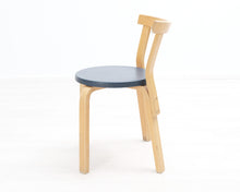 Lataa kuva Galleria-katseluun, Artek ruokatuoli 68 sininen istuinosa
