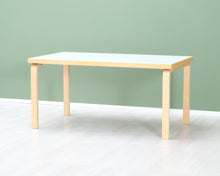 Lataa kuva Galleria-katseluun, Artek 82A pöytä koivu / valkoinen