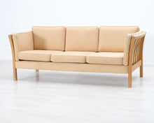 Lataa kuva Galleria-katseluun, 3-istuttava kangassohva beige