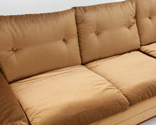 Lataa kuva Galleria-katseluun, Ahti Taskinen Fennia samettisohva kultainen