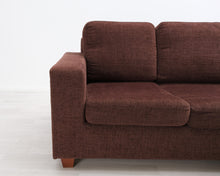 Lataa kuva Galleria-katseluun, Asko 3-istuttava kangassohva tummanruskea