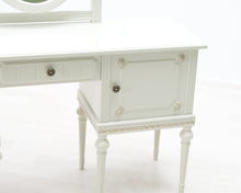 Lataa kuva Galleria-katseluun, Laitalan peilipöytä