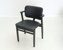 Lataa kuva Galleria-katseluun, Artek Domus tuoli musta nahka