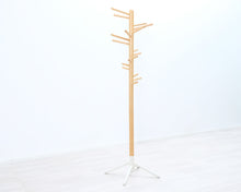 Lataa kuva Galleria-katseluun, Artekin vaatenaulakko