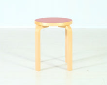 Lataa kuva Galleria-katseluun, Artek E60 jakkara punainen linoleum