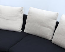 Lataa kuva Galleria-katseluun, B&B Italia Arne 4-istuttava kulmasohva mustavalkoinen